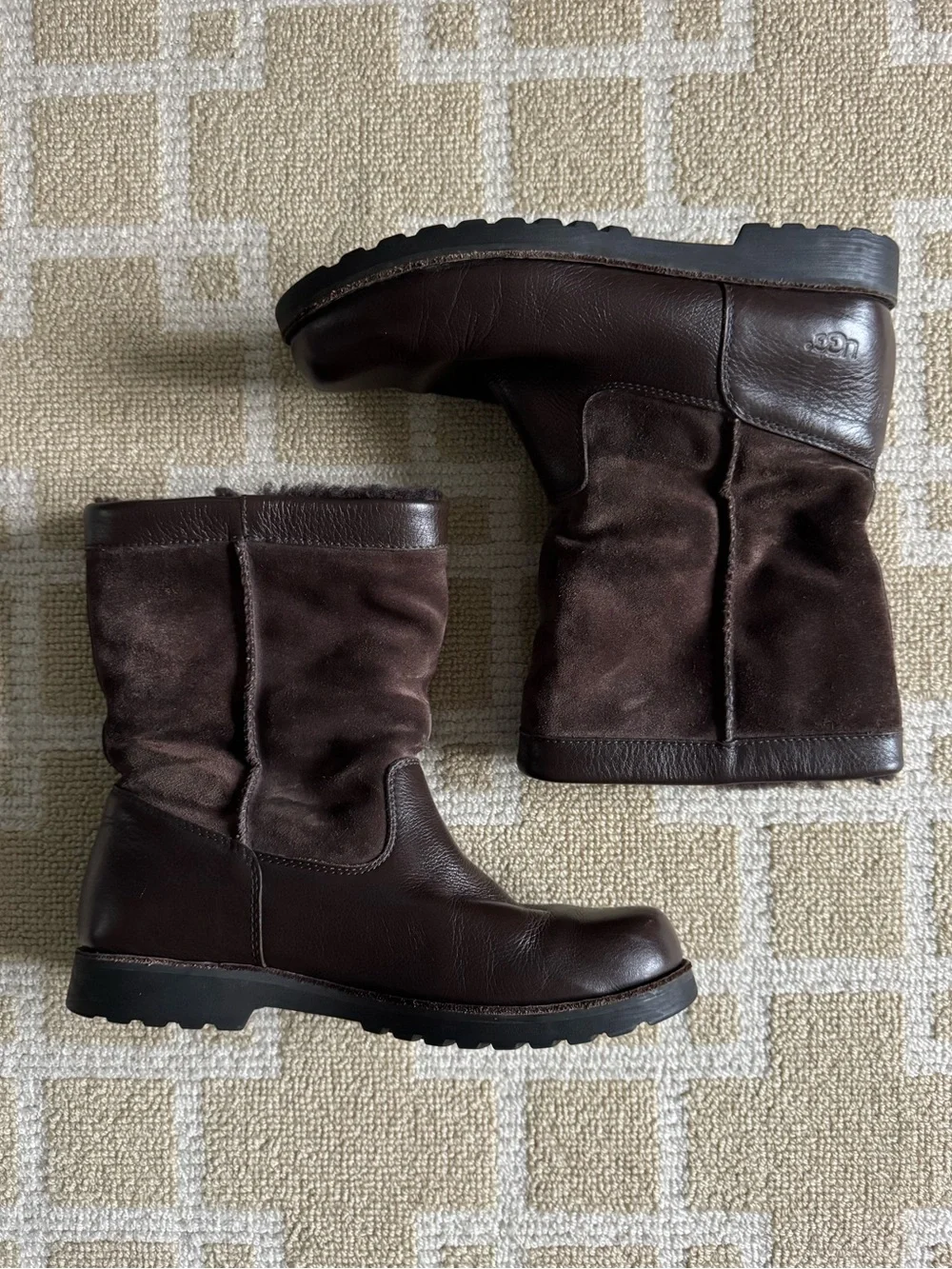 UGG Riverton Leather Sheepskin Winter Boots Brown Women’s Size 6